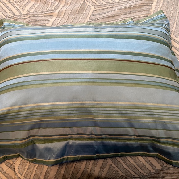 Full Queen Duvet and Shams Sandy Wilson. Used on guest bed only!! - Picture 8 of 14